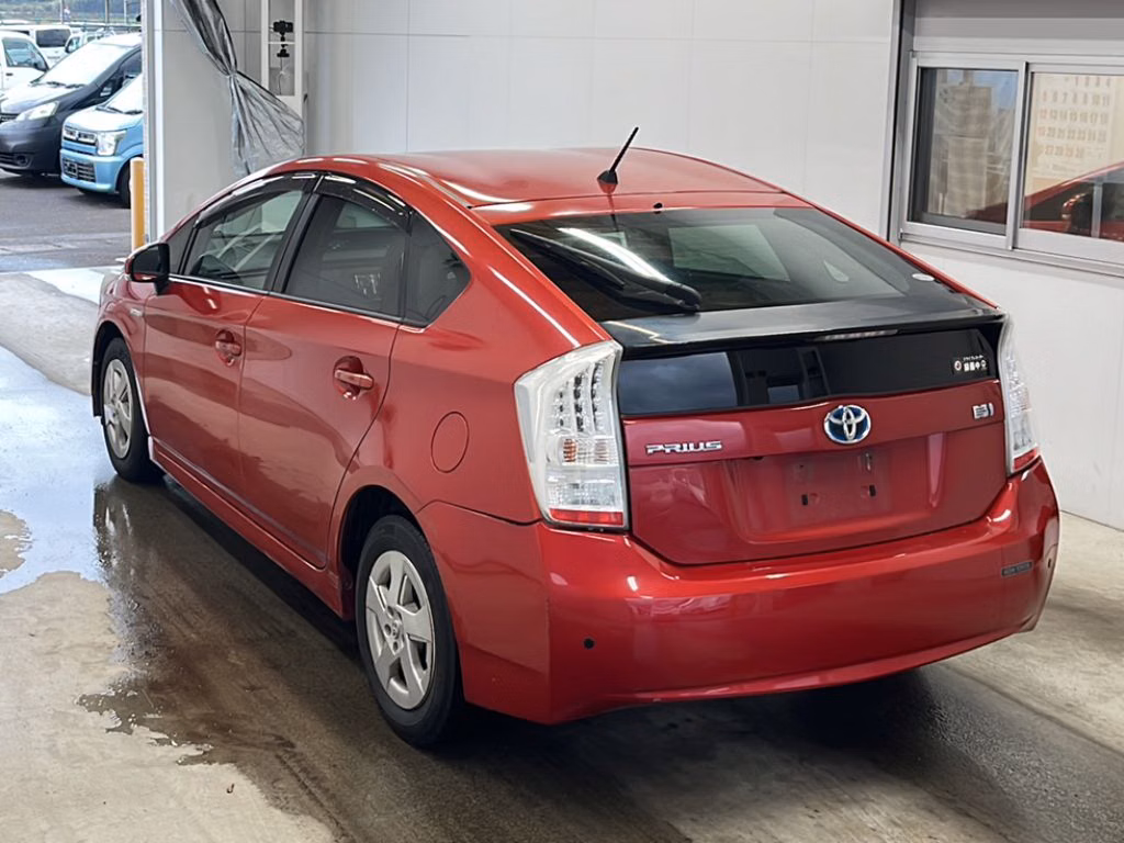 TOYOTA PRIUS
