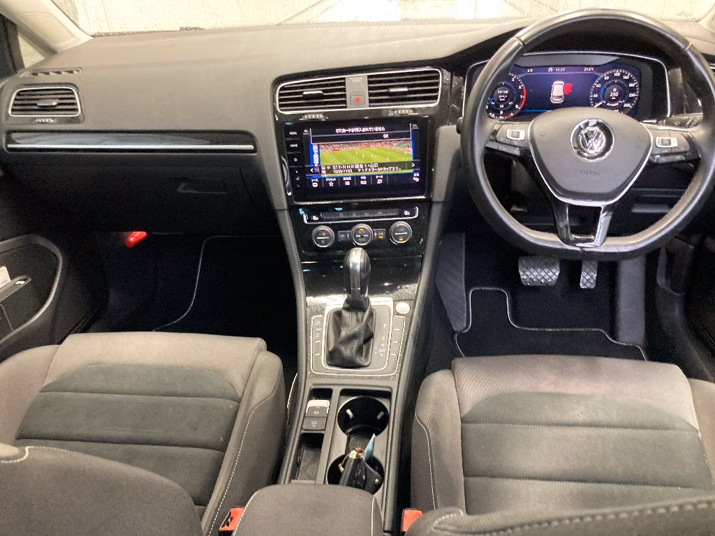 VOLKSWAGEN GOLF