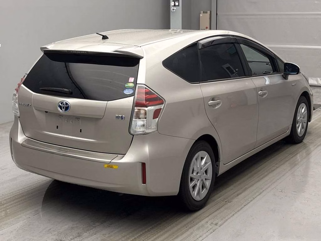 TOYOTA PRIUS ALPHA
