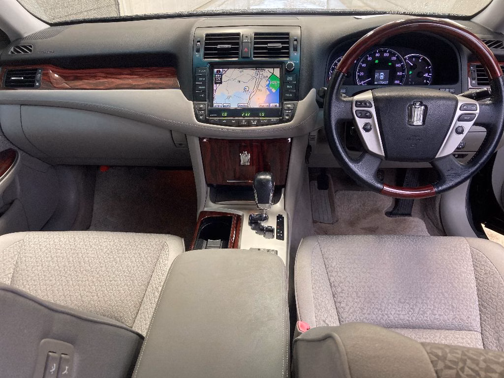 TOYOTA CROWN