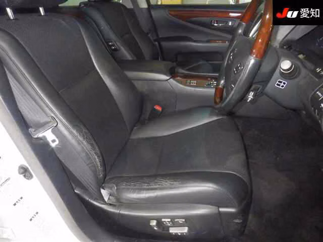 LEXUS LS600H