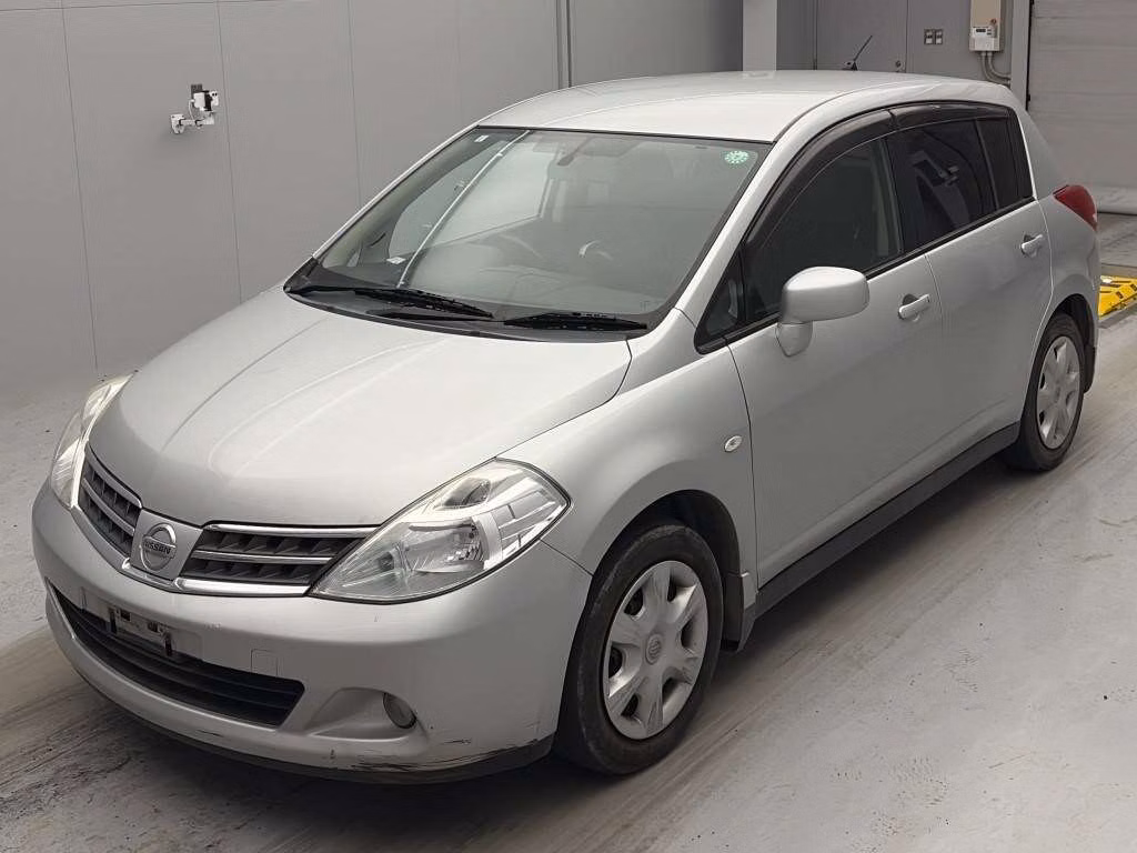 NISSAN TIIDA