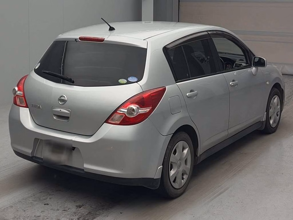 NISSAN TIIDA