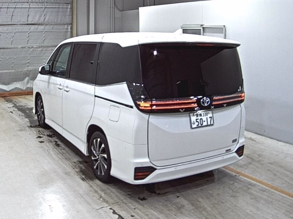 TOYOTA VOXY