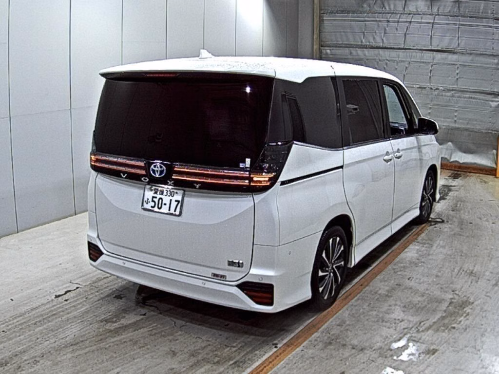 TOYOTA VOXY