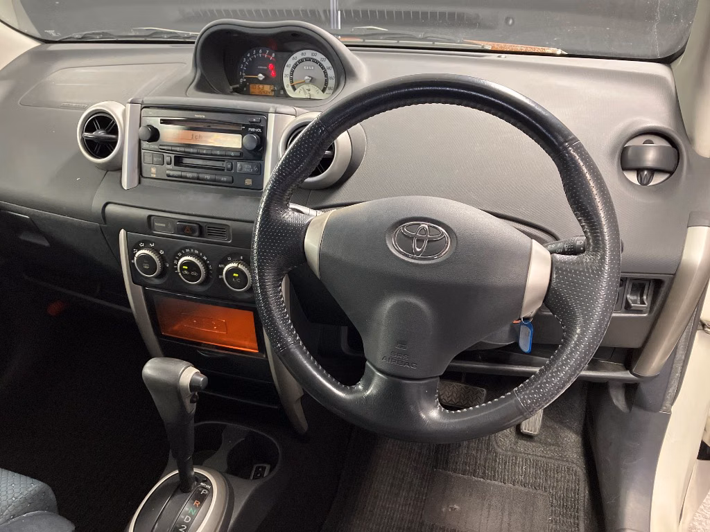 TOYOTA IST