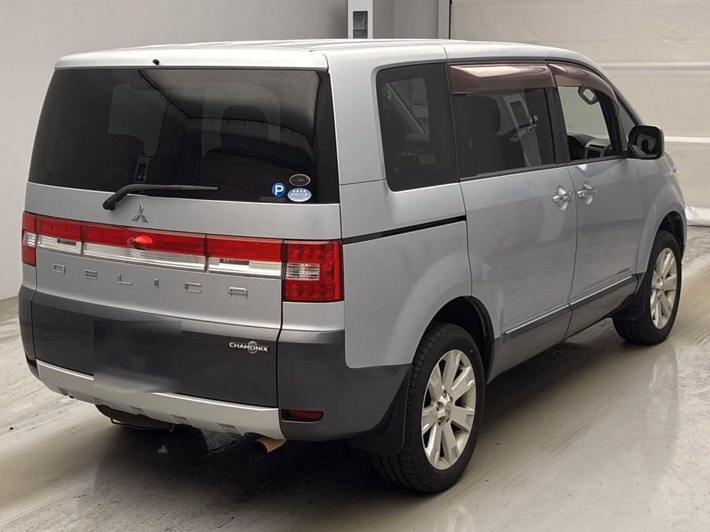 MITSUBISHI DELICA D:5