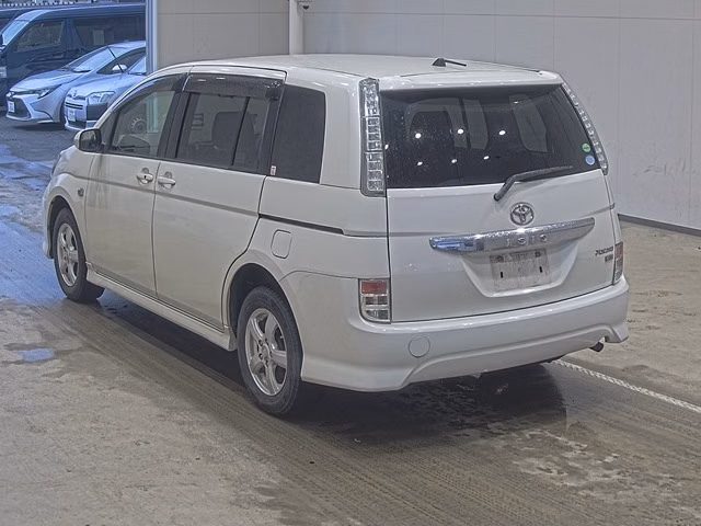 TOYOTA ISIS