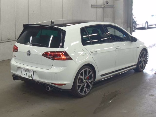 VOLKSWAGEN GOLF
