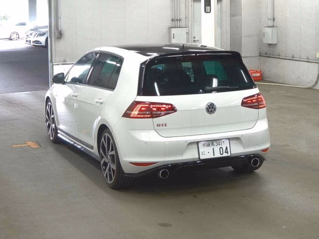 VOLKSWAGEN GOLF
