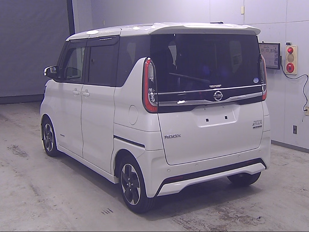 NISSAN ROOX