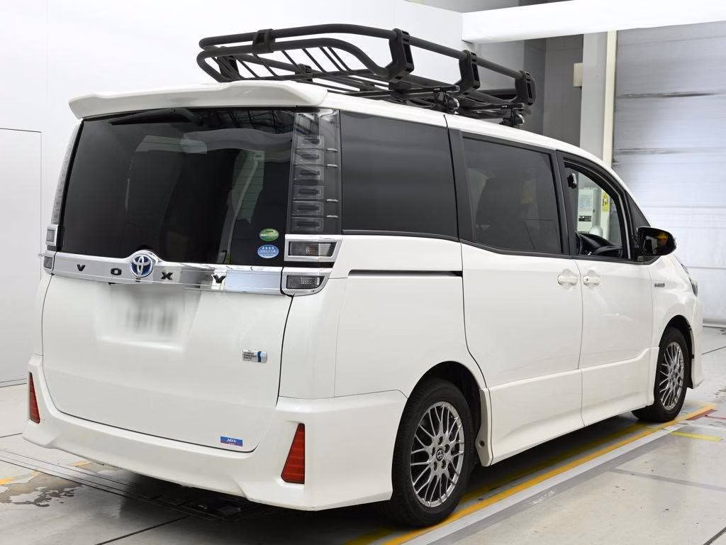 TOYOTA VOXY