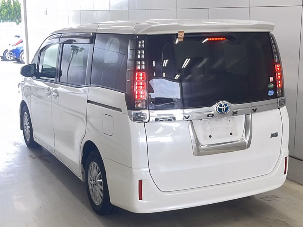 TOYOTA VOXY