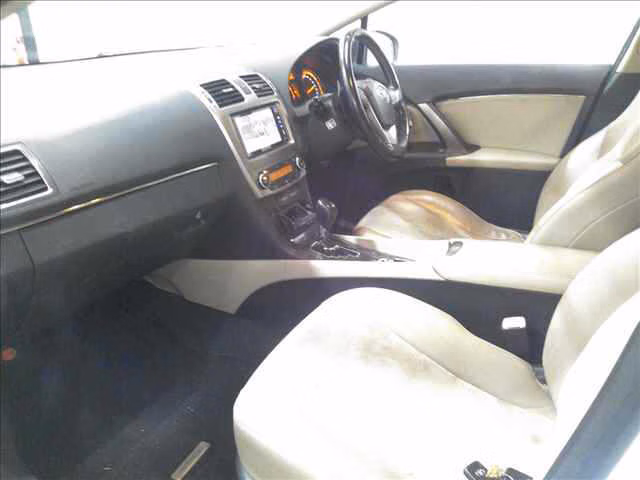 TOYOTA AVENSIS