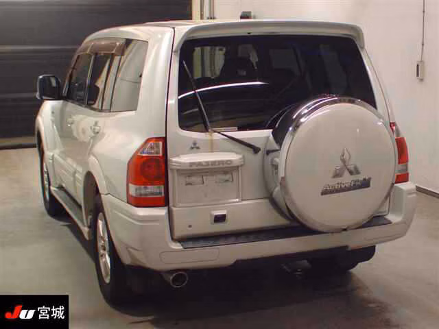MITSUBISHI PAJERO