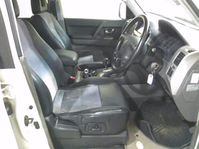 MITSUBISHI PAJERO