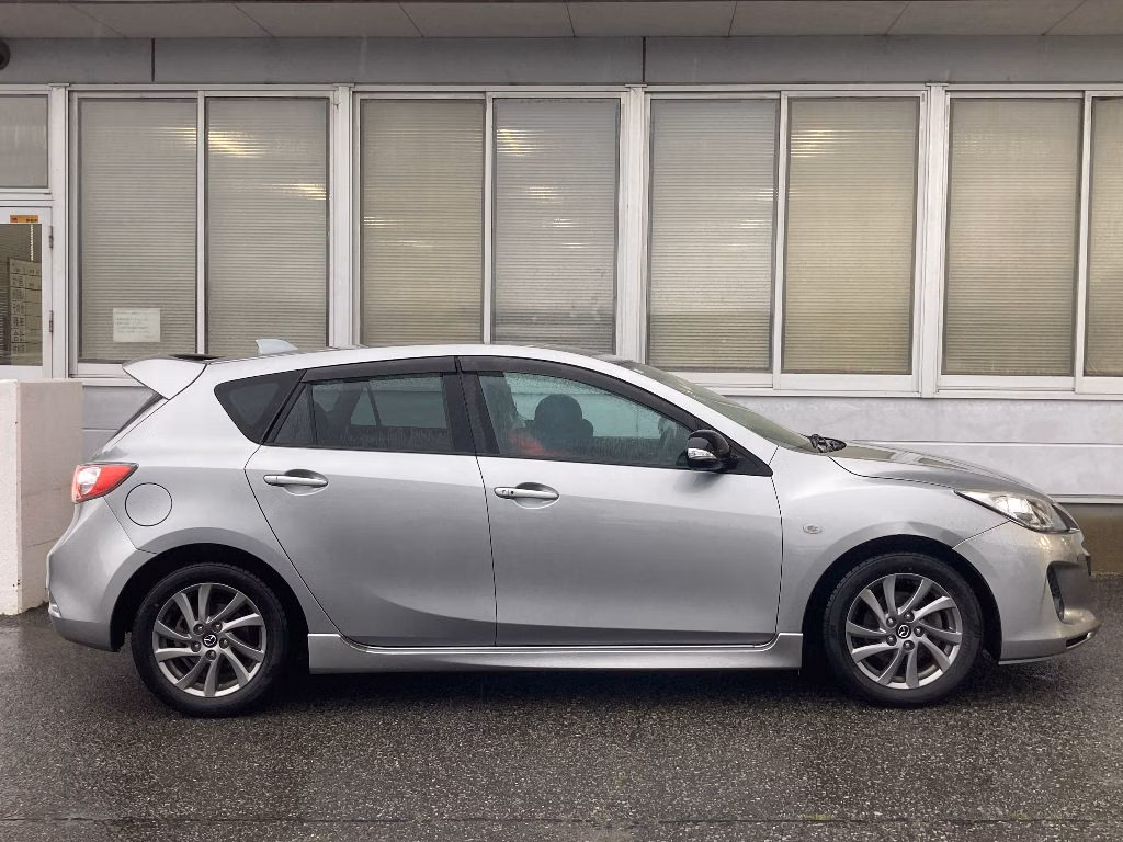 MAZDA AXELA
