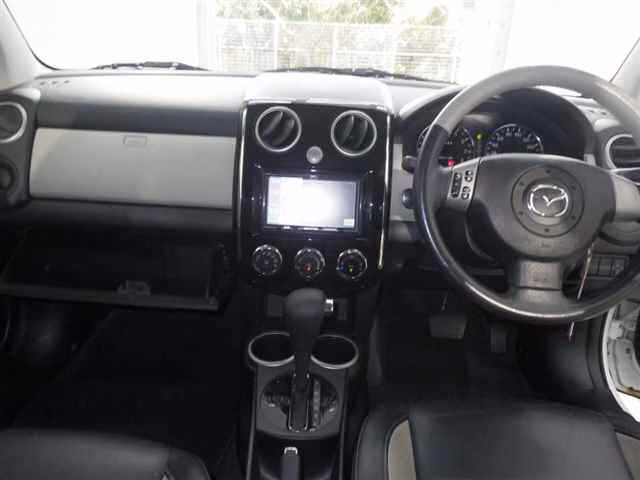 MAZDA VERISA