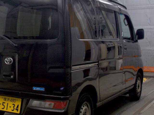 TOYOTA PIXIS VAN
