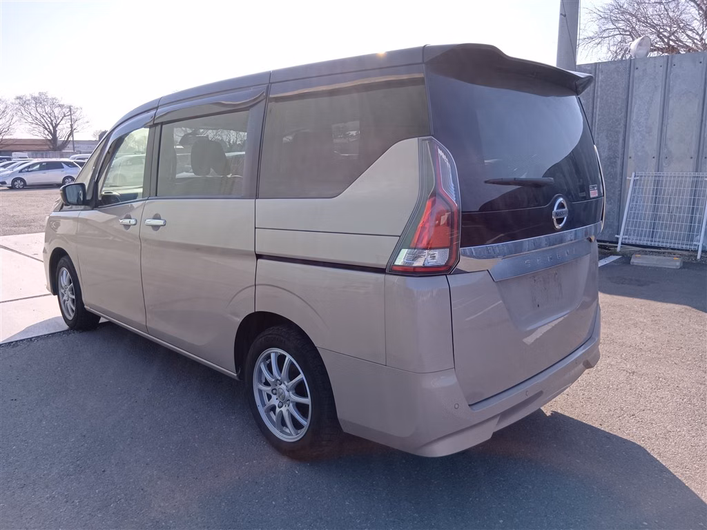 NISSAN SERENA
