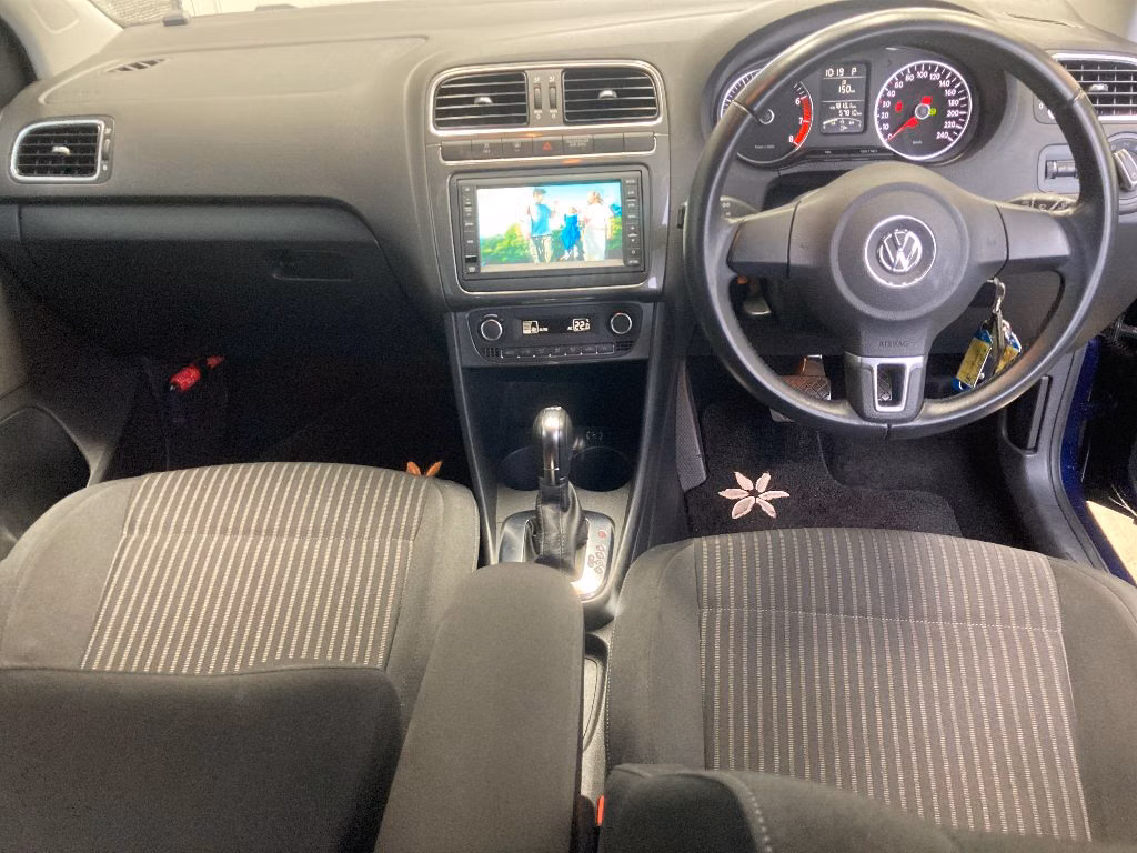 VOLKSWAGEN POLO