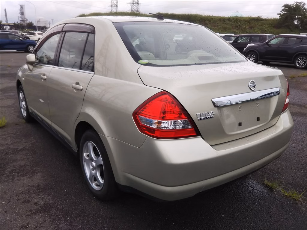 NISSAN TIIDA LATIO