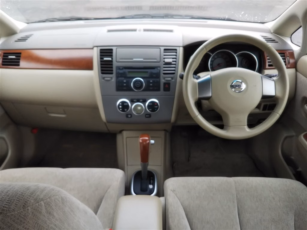 NISSAN TIIDA LATIO