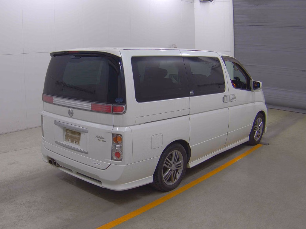 NISSAN ELGRAND