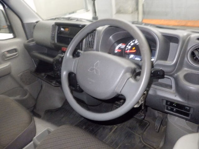 MITSUBISHI MINICAB