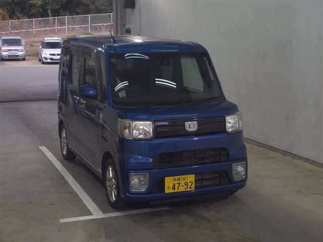 DAIHATSU WAKE
