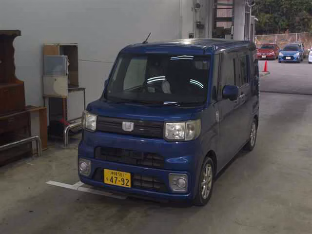 DAIHATSU WAKE