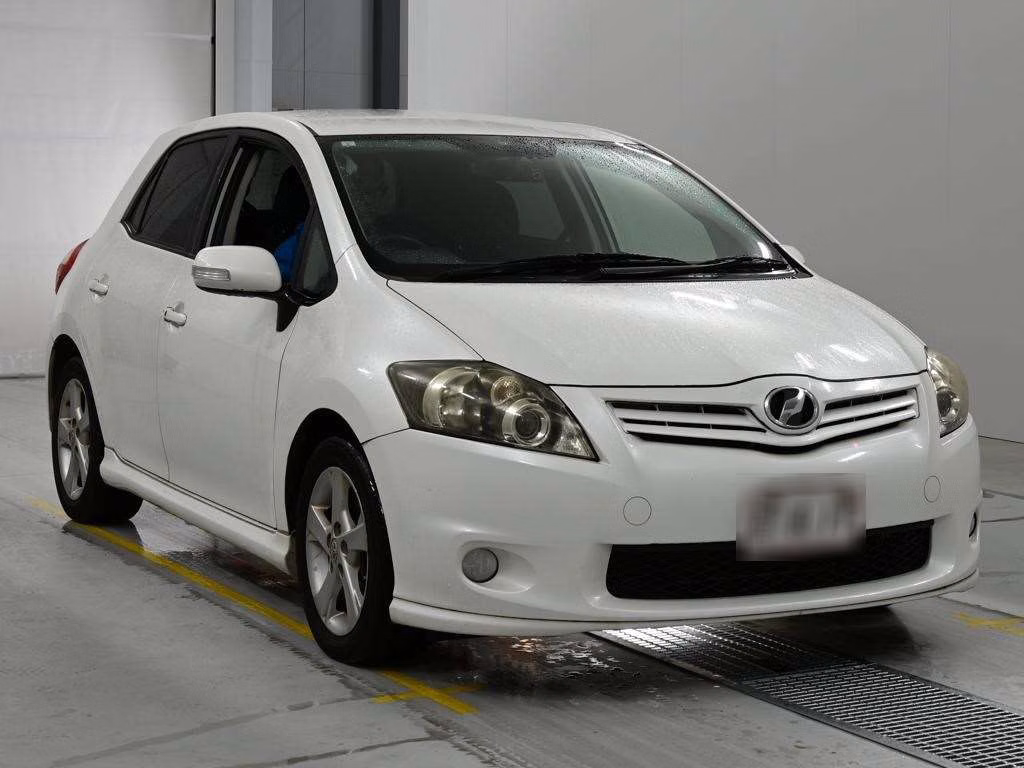 TOYOTA AURIS