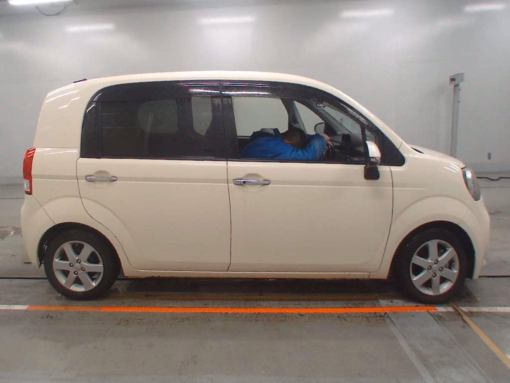 TOYOTA PORTE