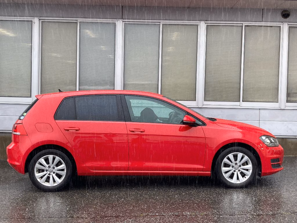 VOLKSWAGEN GOLF