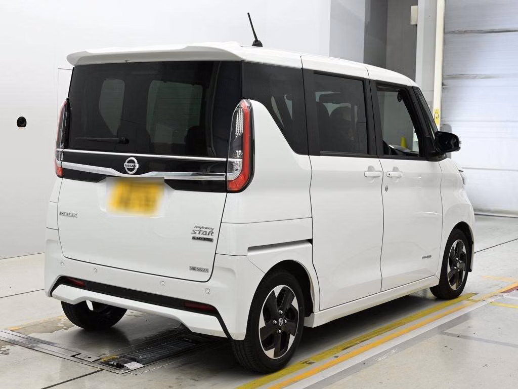 NISSAN ROOX