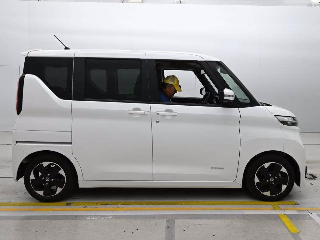 NISSAN ROOX