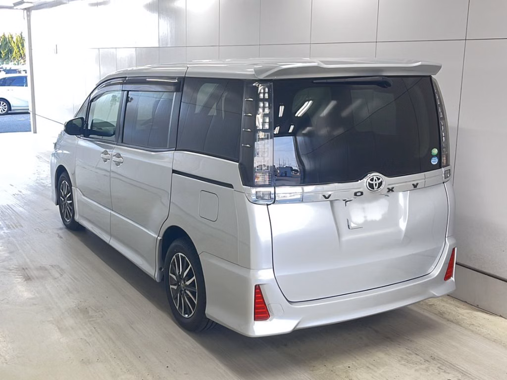 TOYOTA VOXY