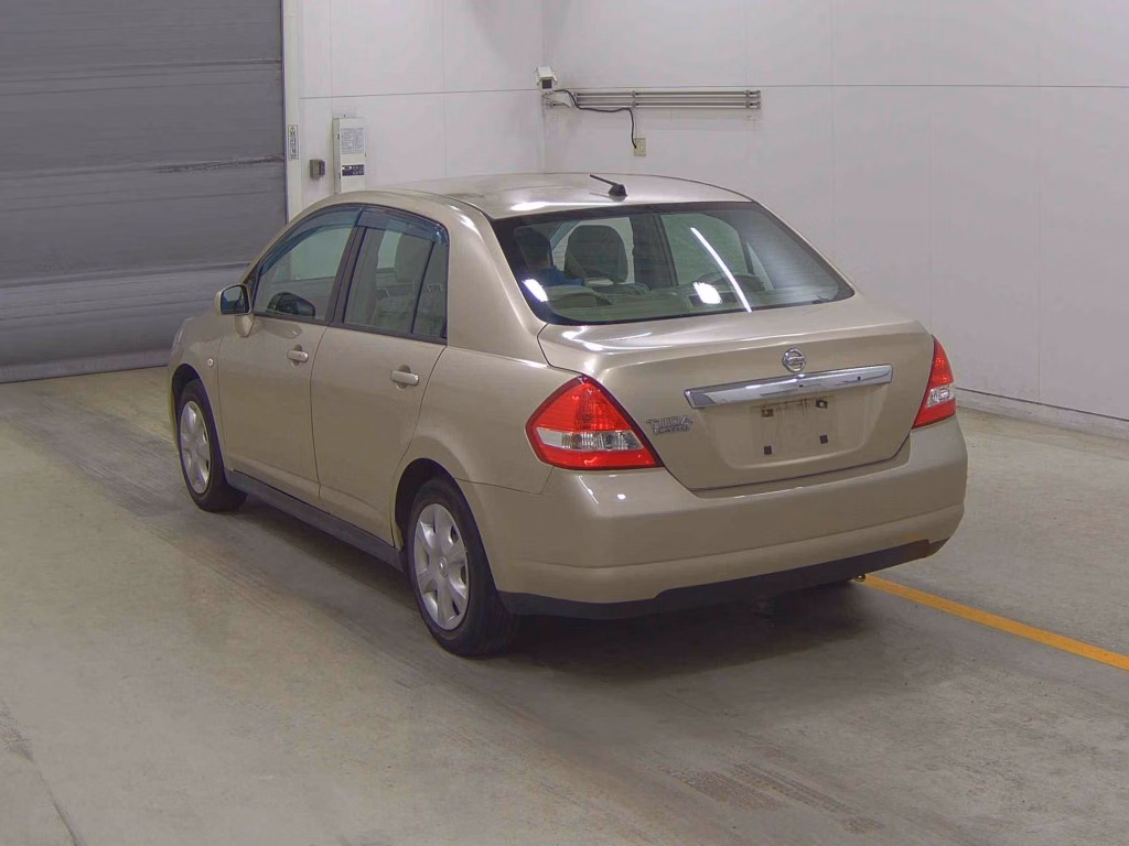 NISSAN TIIDA LATIO