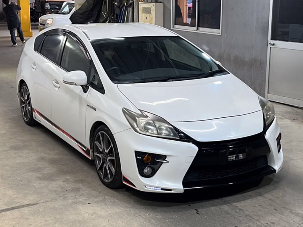 TOYOTA PRIUS