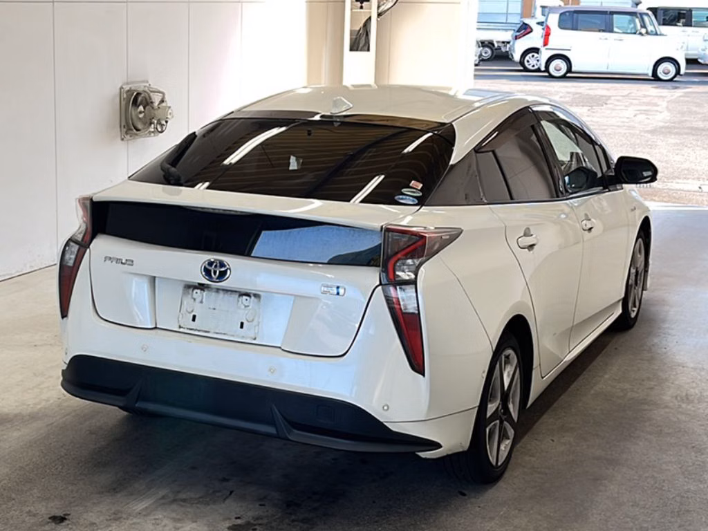 TOYOTA PRIUS
