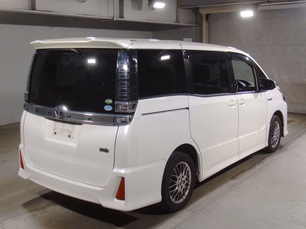 TOYOTA VOXY