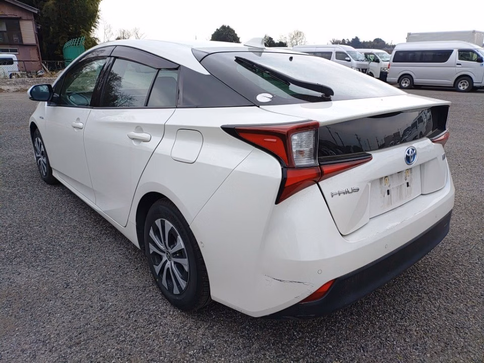TOYOTA PRIUS