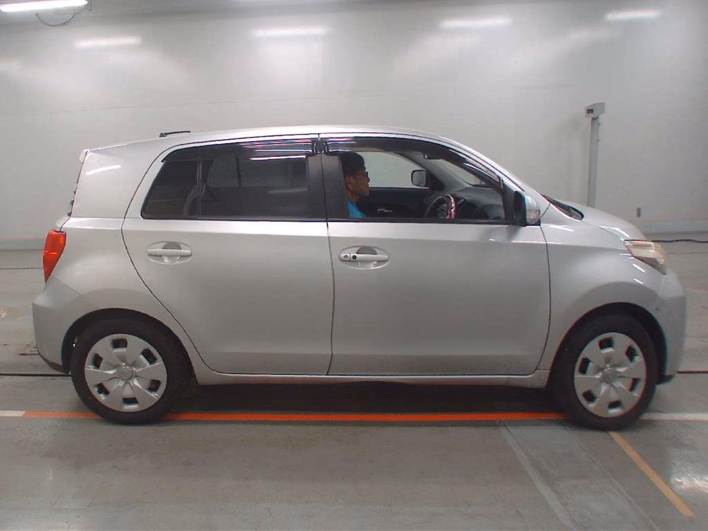 TOYOTA IST