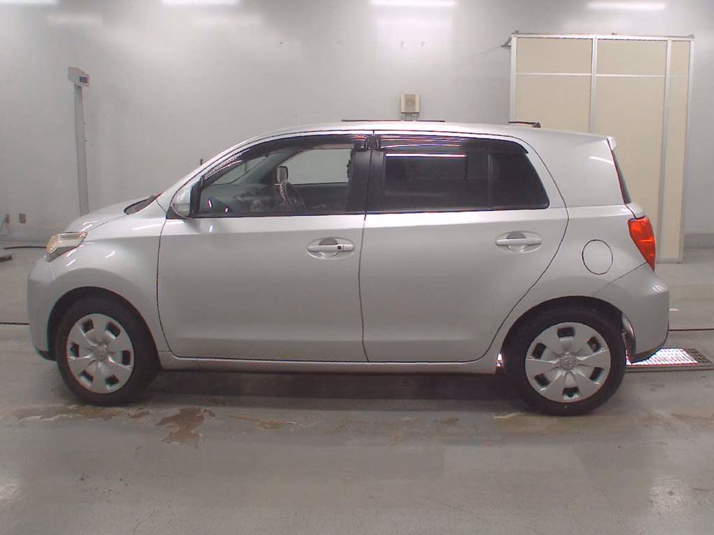 TOYOTA IST