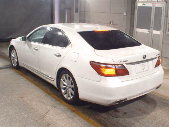 LEXUS LS600H