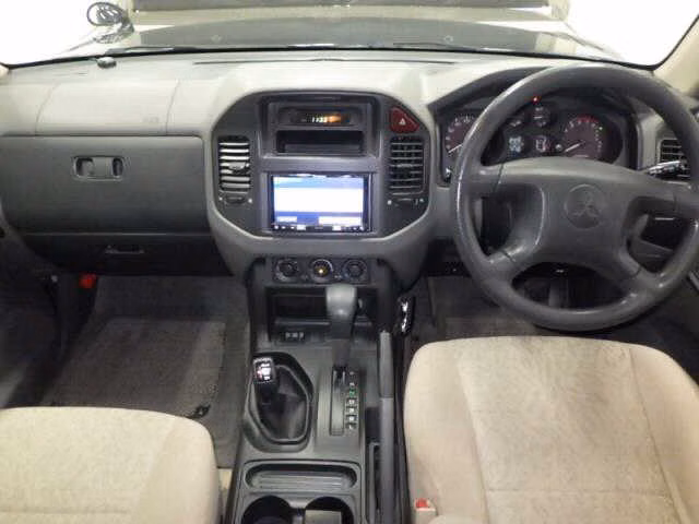 MITSUBISHI PAJERO