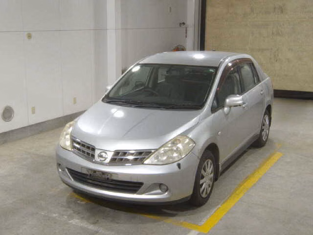 NISSAN TIIDA LATIO