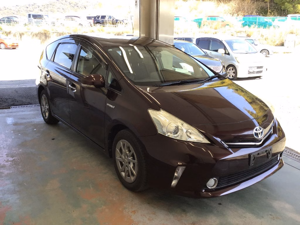 TOYOTA PRIUS ALPHA