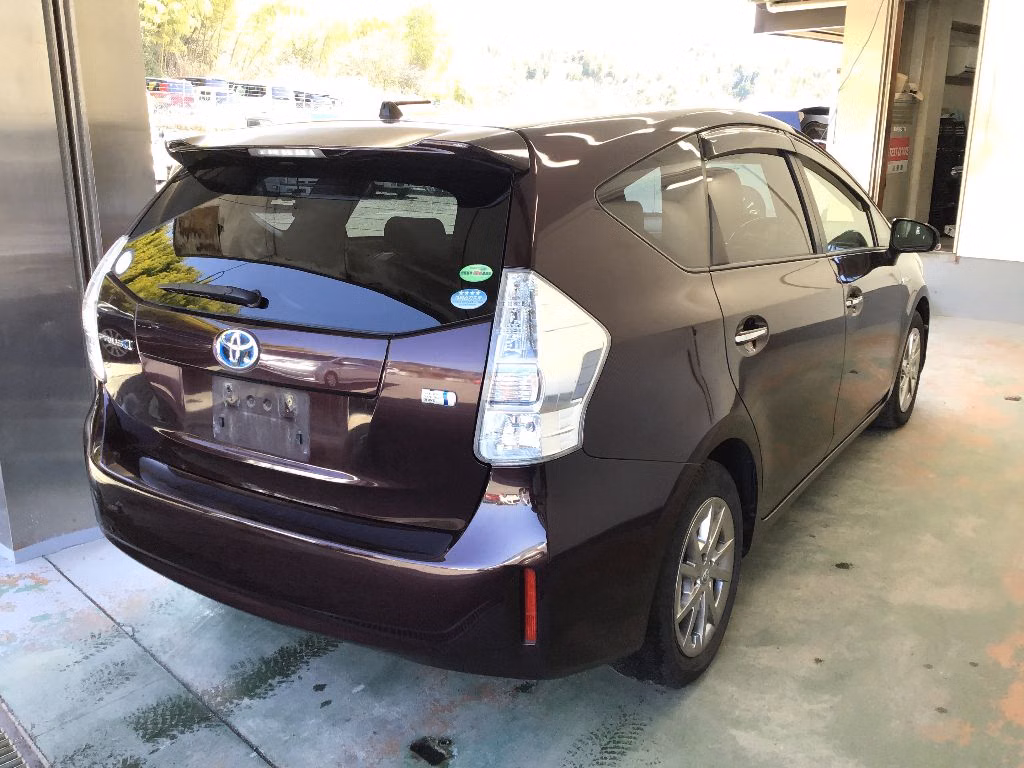 TOYOTA PRIUS ALPHA