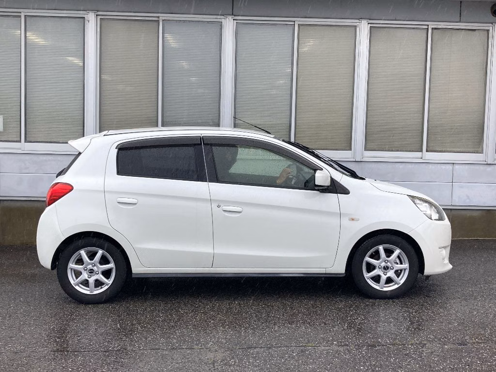 MITSUBISHI MIRAGE